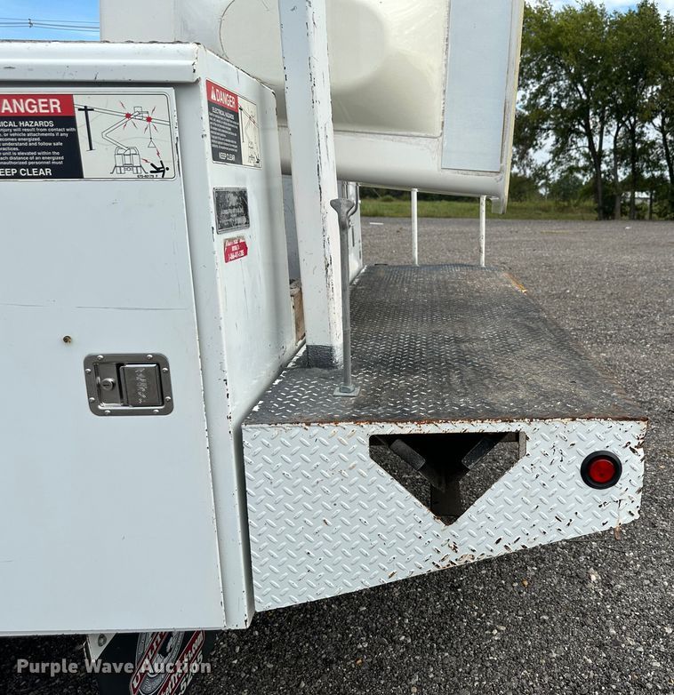 image for item LV9032 2012 Ford F450 Super Duty XL bucket truck