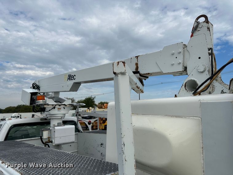 image for item LV9032 2012 Ford F450 Super Duty XL bucket truck