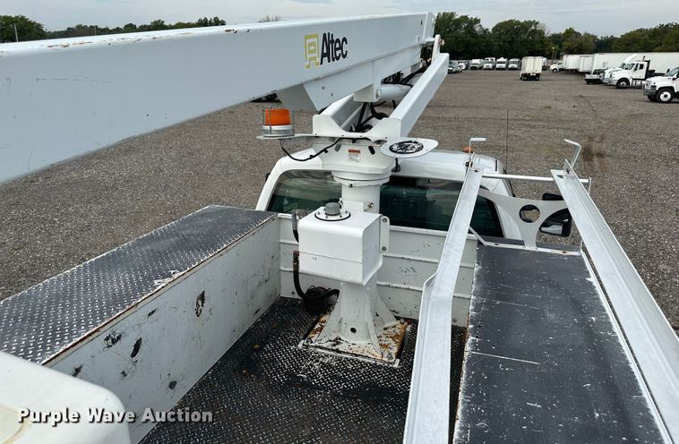 image for item LV9032 2012 Ford F450 Super Duty XL bucket truck