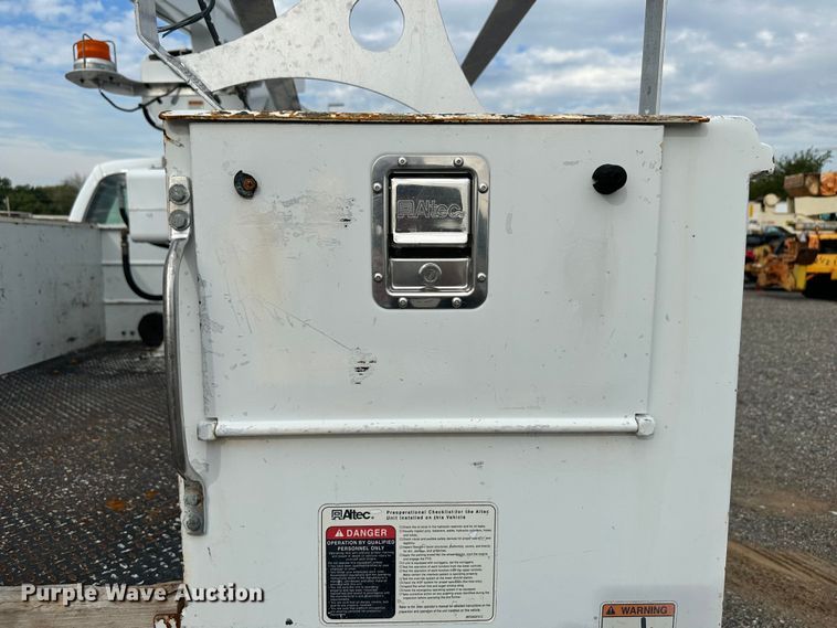 image for item LV9032 2012 Ford F450 Super Duty XL bucket truck