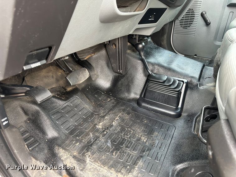 image for item LV9032 2012 Ford F450 Super Duty XL bucket truck