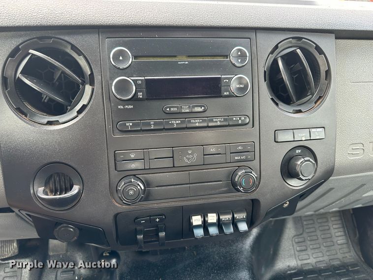 image for item LV9032 2012 Ford F450 Super Duty XL bucket truck