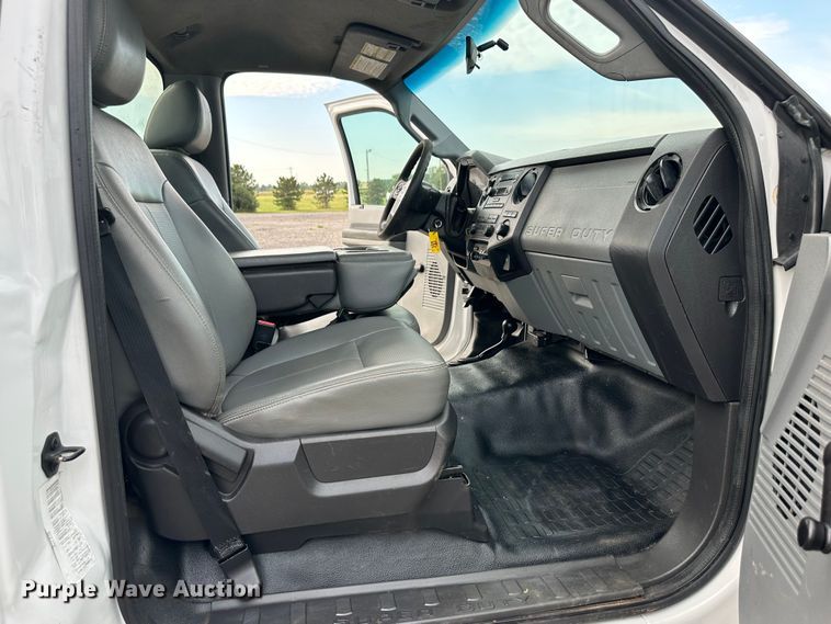 image for item LV9032 2012 Ford F450 Super Duty XL bucket truck