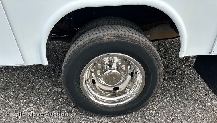 image for item LV9032 2012 Ford F450 Super Duty XL bucket truck