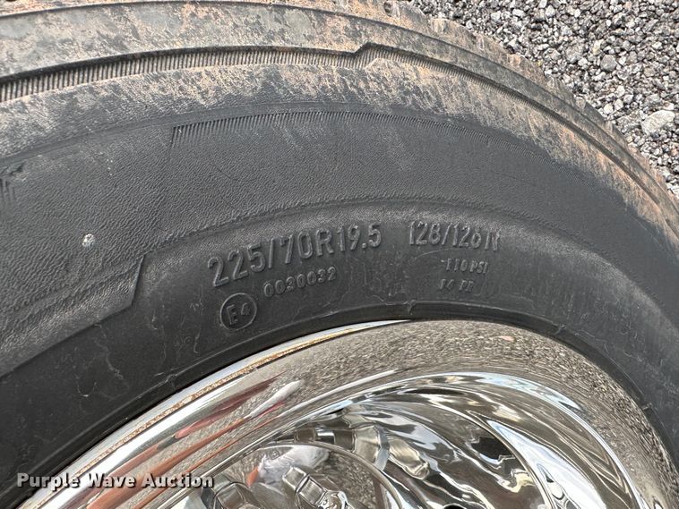 image for item LV9032 2012 Ford F450 Super Duty XL bucket truck