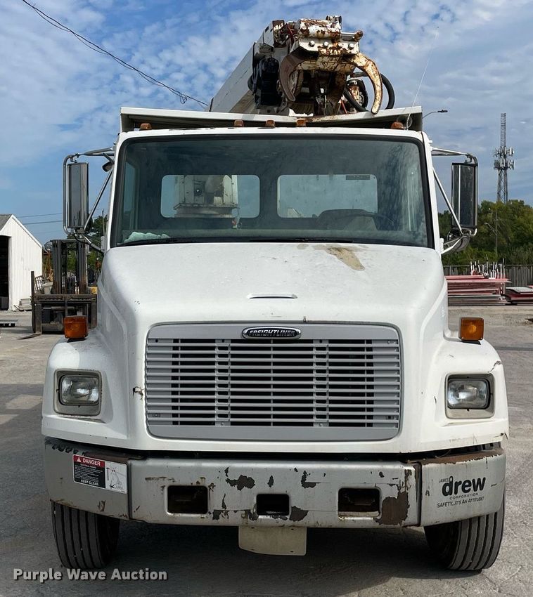 image for item LV9797 2001 Freightliner FL70  digger derrick truck
