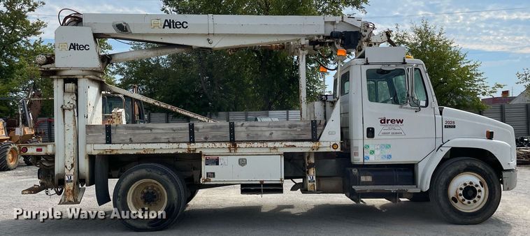 image for item LV9797 2001 Freightliner FL70  digger derrick truck