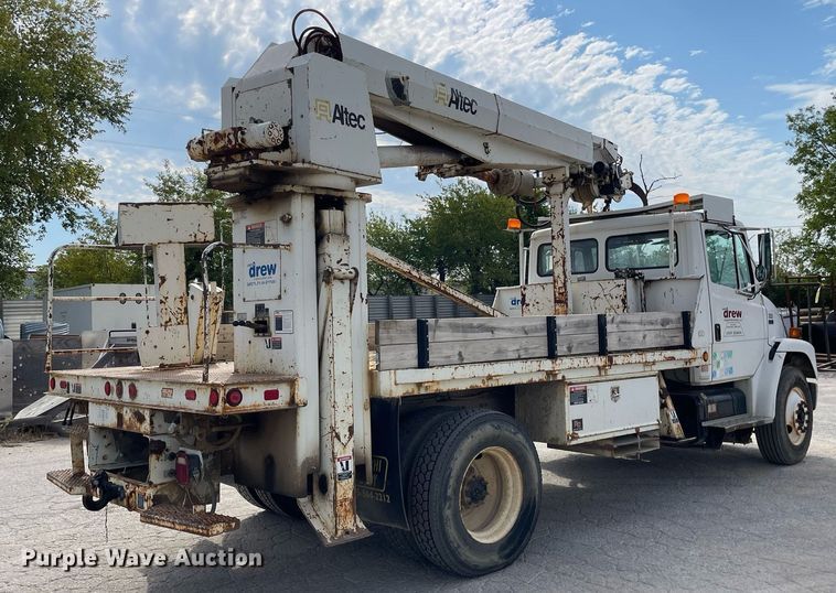 image for item LV9797 2001 Freightliner FL70  digger derrick truck