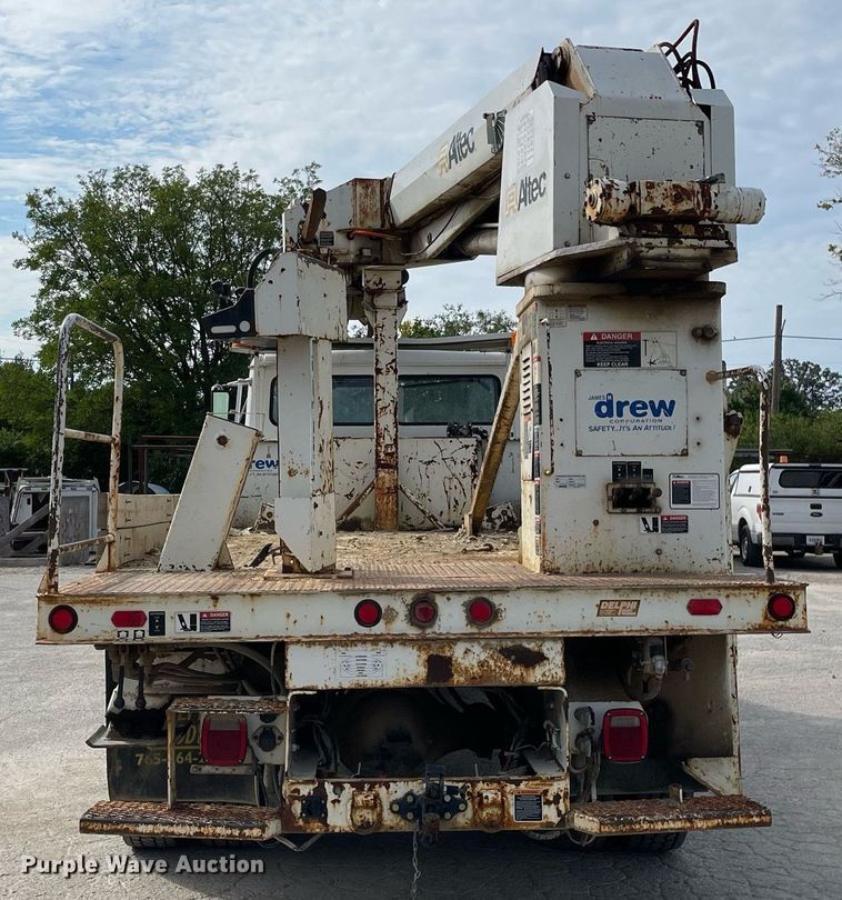 image for item LV9797 2001 Freightliner FL70  digger derrick truck