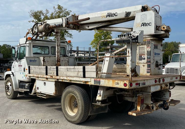 image for item LV9797 2001 Freightliner FL70  digger derrick truck