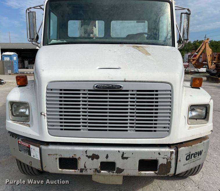 image for item LV9797 2001 Freightliner FL70  digger derrick truck