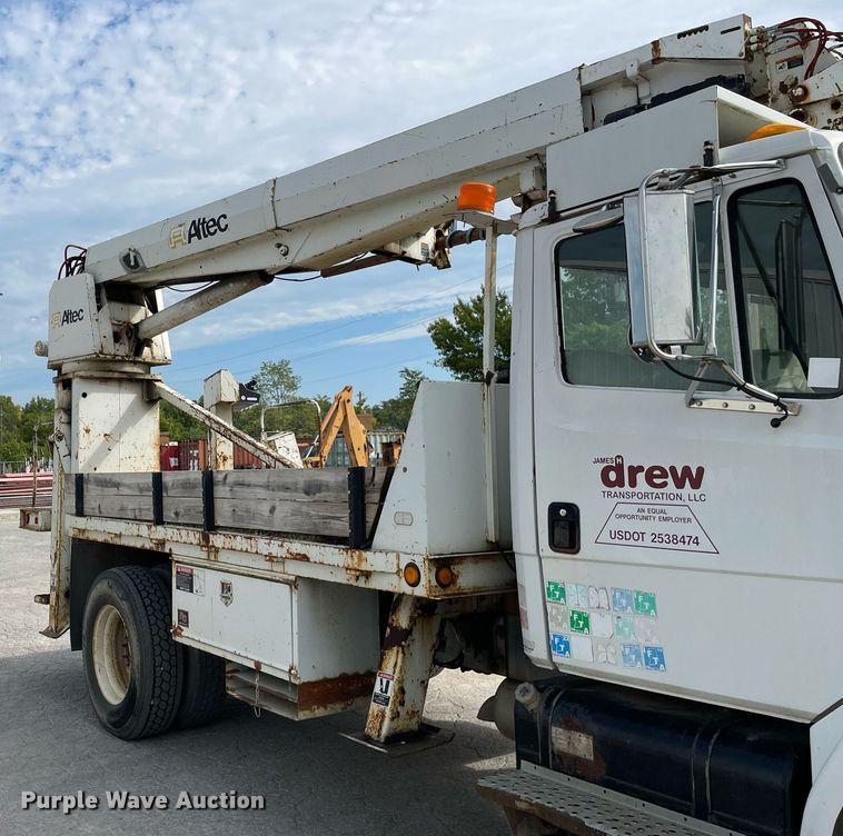 image for item LV9797 2001 Freightliner FL70  digger derrick truck