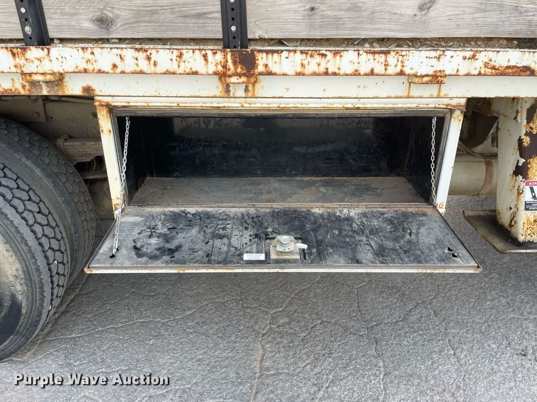 image for item LV9797 2001 Freightliner FL70  digger derrick truck