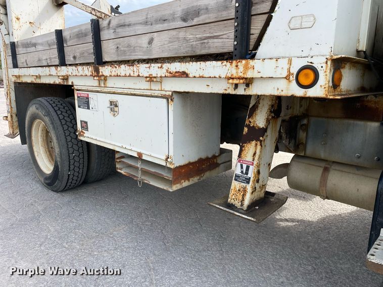 image for item LV9797 2001 Freightliner FL70  digger derrick truck