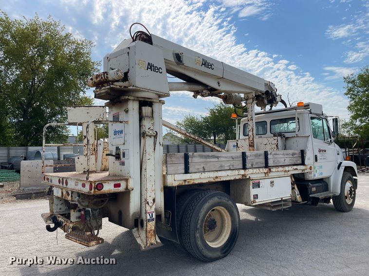 image for item LV9797 2001 Freightliner FL70  digger derrick truck