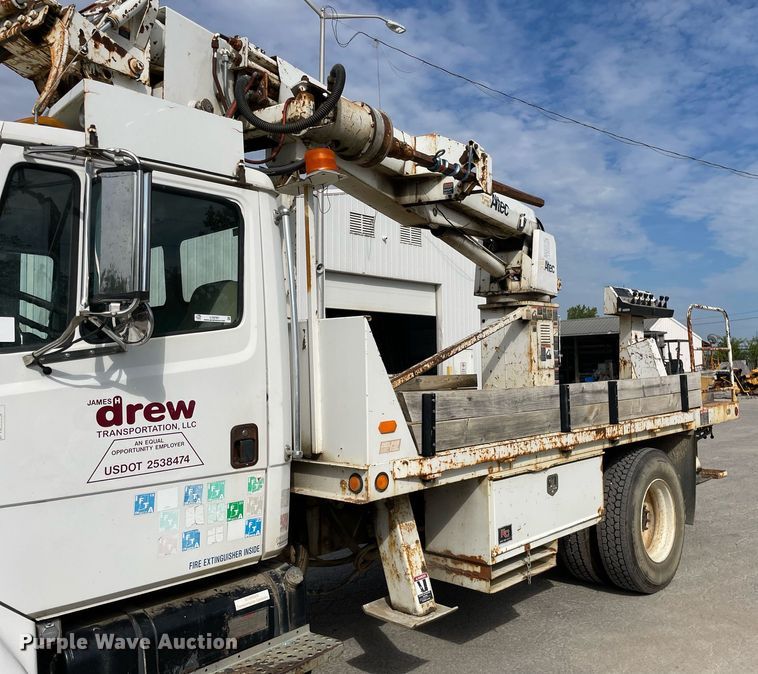 image for item LV9797 2001 Freightliner FL70  digger derrick truck