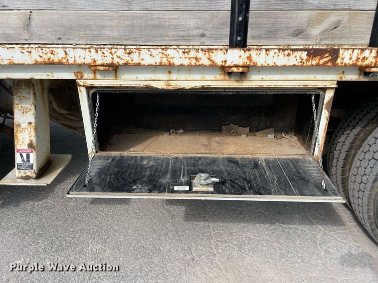 image for item LV9797 2001 Freightliner FL70  digger derrick truck