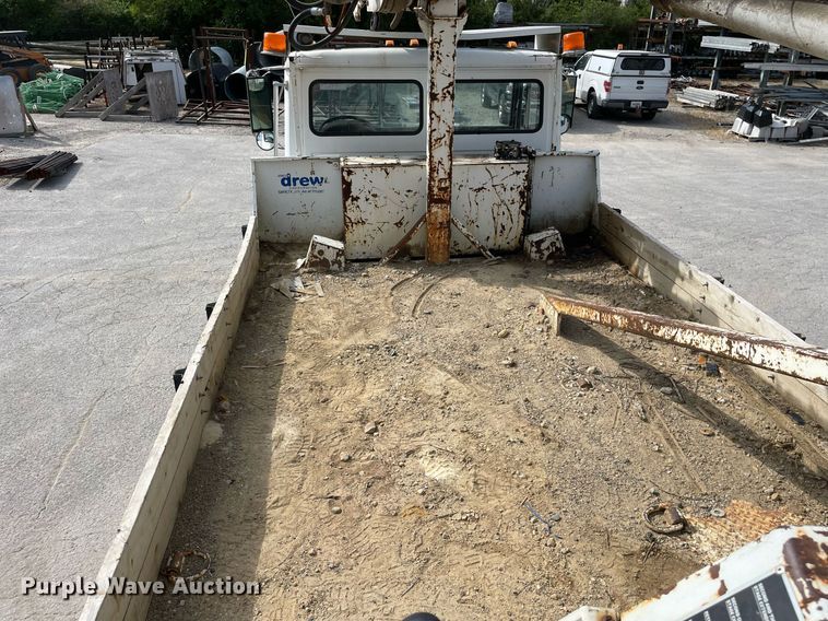 image for item LV9797 2001 Freightliner FL70  digger derrick truck