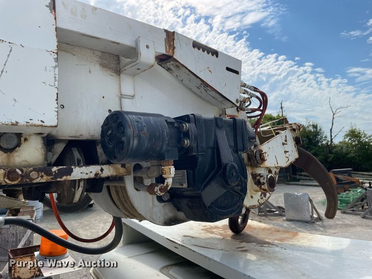 image for item LV9797 2001 Freightliner FL70  digger derrick truck