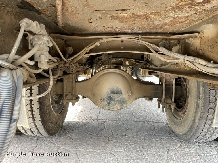 image for item LV9797 2001 Freightliner FL70  digger derrick truck