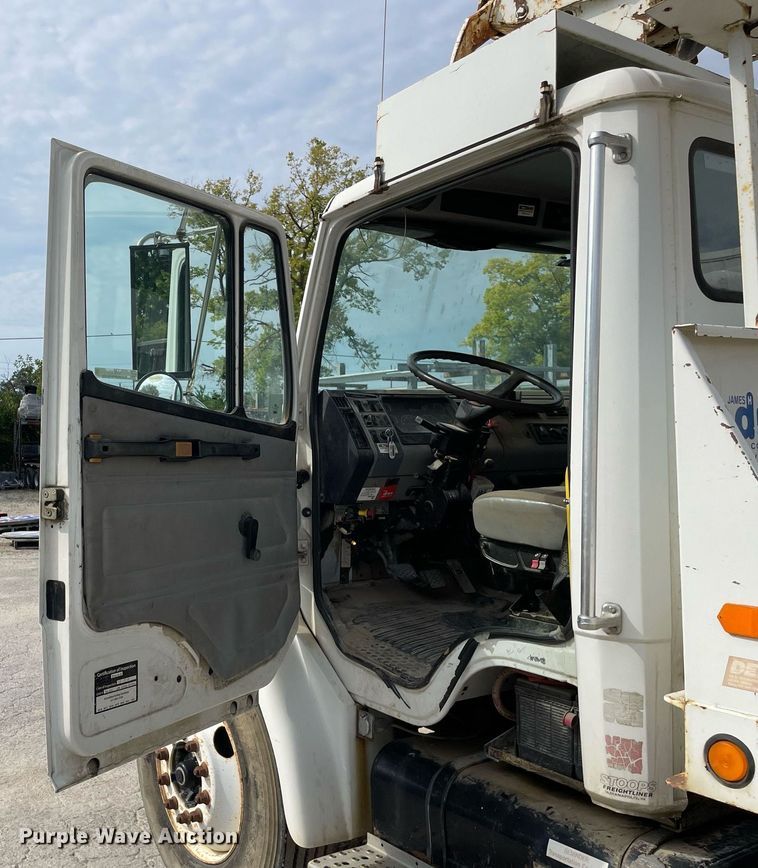 image for item LV9797 2001 Freightliner FL70  digger derrick truck