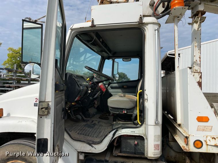 image for item LV9797 2001 Freightliner FL70  digger derrick truck