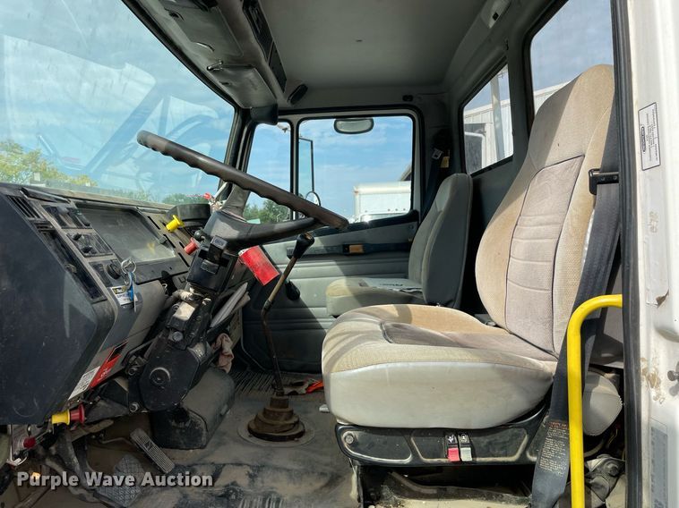 image for item LV9797 2001 Freightliner FL70  digger derrick truck