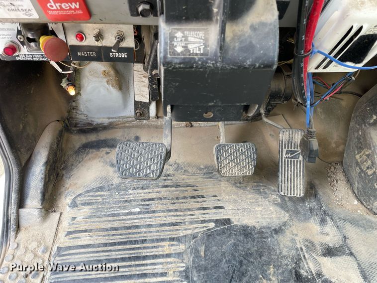 image for item LV9797 2001 Freightliner FL70  digger derrick truck