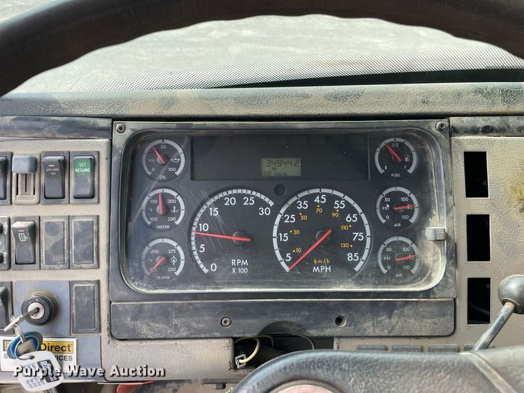 image for item LV9797 2001 Freightliner FL70  digger derrick truck