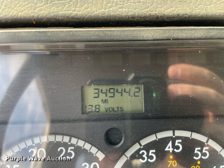 image for item LV9797 2001 Freightliner FL70  digger derrick truck