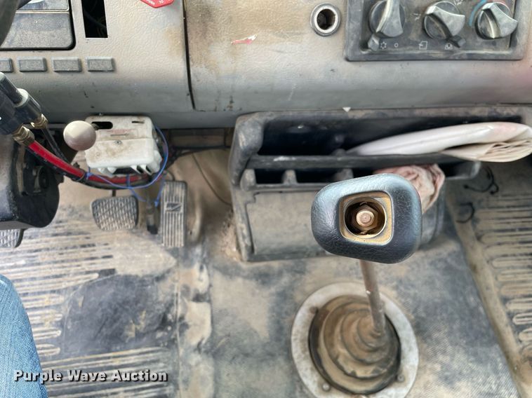 image for item LV9797 2001 Freightliner FL70  digger derrick truck