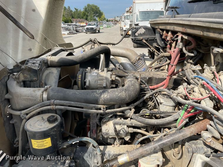 image for item LV9797 2001 Freightliner FL70  digger derrick truck