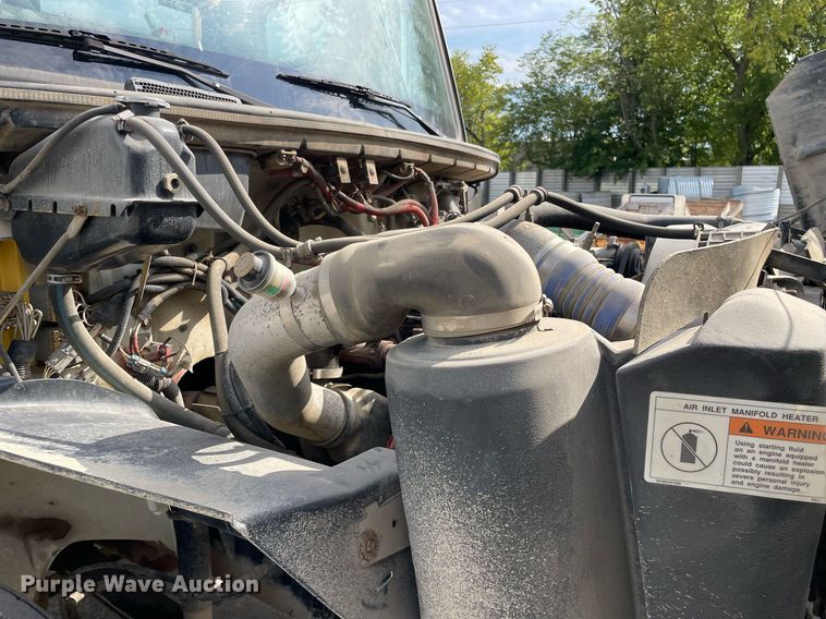 image for item LV9797 2001 Freightliner FL70  digger derrick truck