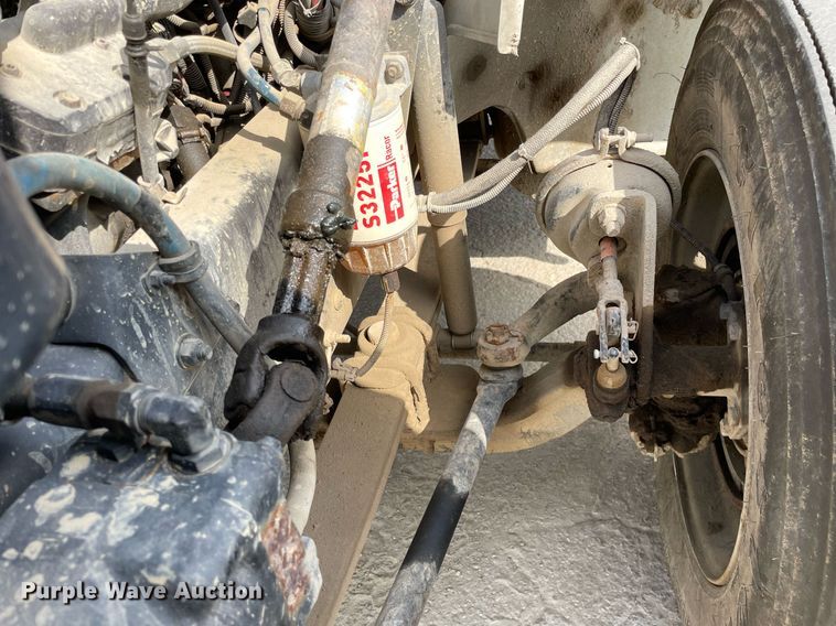 image for item LV9797 2001 Freightliner FL70  digger derrick truck