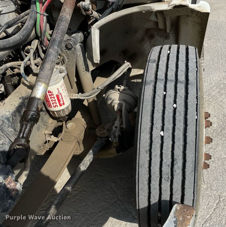 image for item LV9797 2001 Freightliner FL70  digger derrick truck