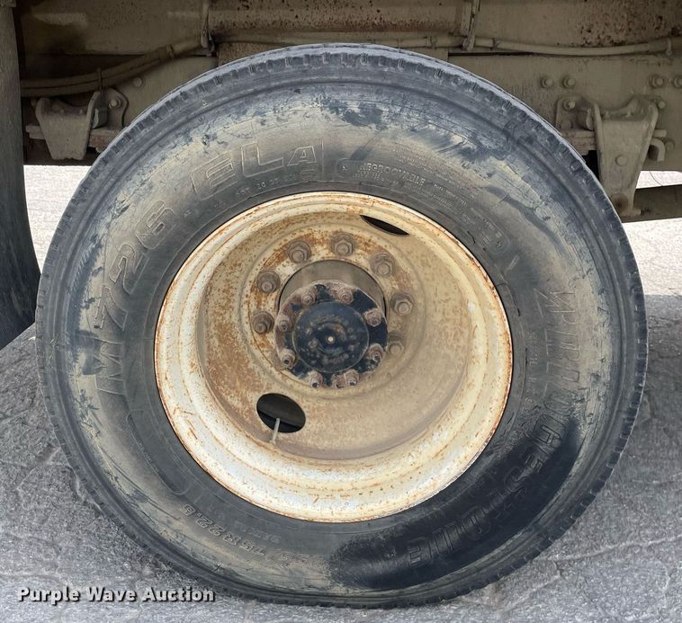 image for item LV9797 2001 Freightliner FL70  digger derrick truck