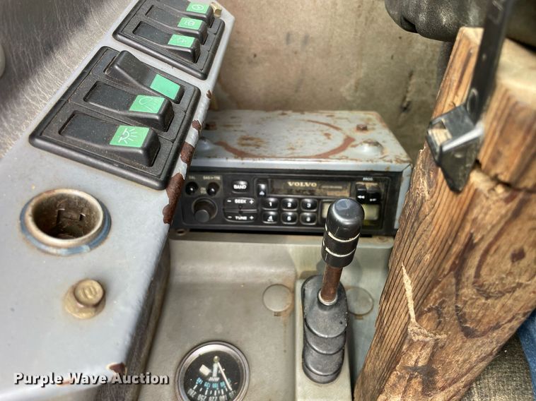 image for item LV9805 2000 Volvo EC55  mini excavator