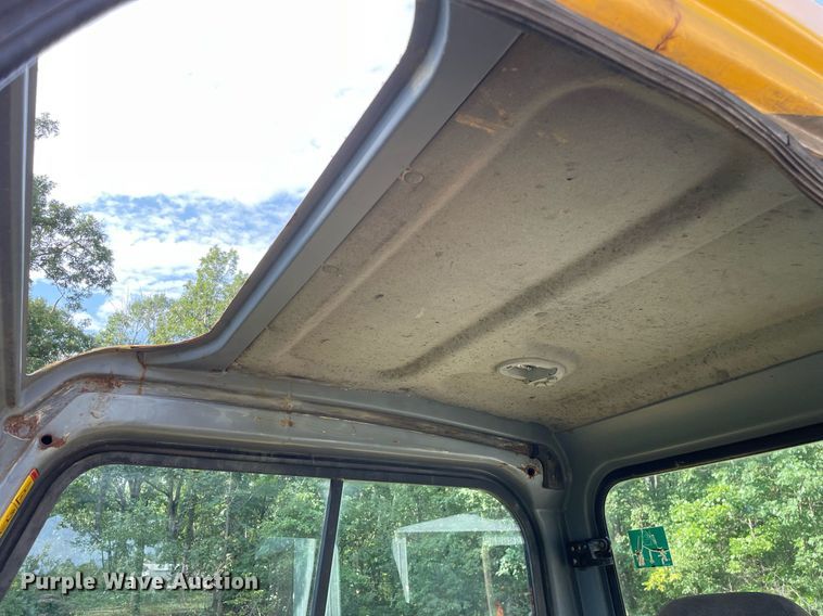 image for item LV9805 2000 Volvo EC55  mini excavator