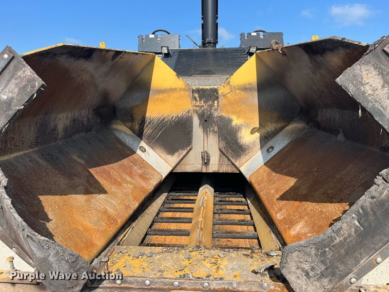 image for item MG9464 2011 Caterpillar AP655D  paver