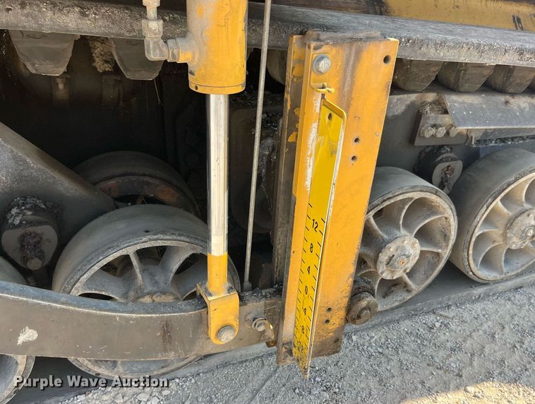 image for item MG9464 2011 Caterpillar AP655D  paver