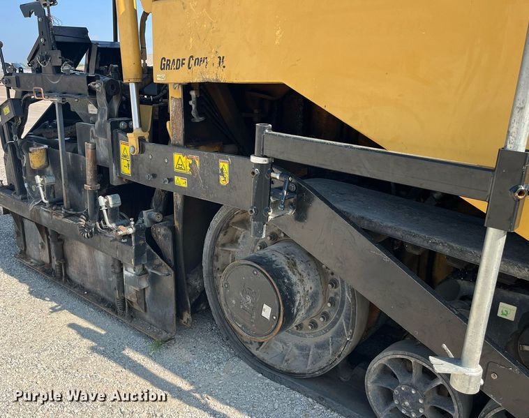 image for item MG9464 2011 Caterpillar AP655D  paver