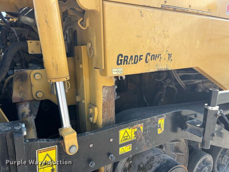 image for item MG9464 2011 Caterpillar AP655D  paver