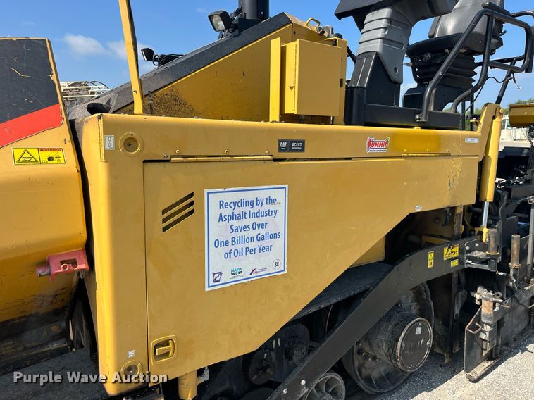 image for item MG9464 2011 Caterpillar AP655D  paver