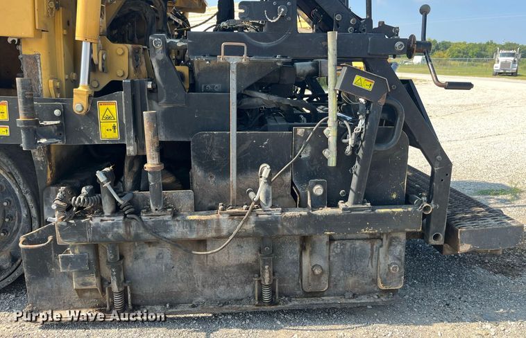 image for item MG9464 2011 Caterpillar AP655D  paver