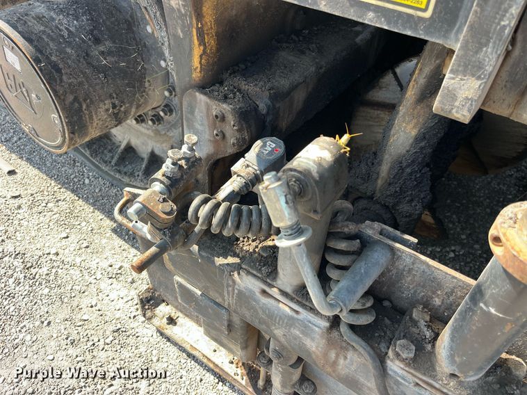 image for item MG9464 2011 Caterpillar AP655D  paver