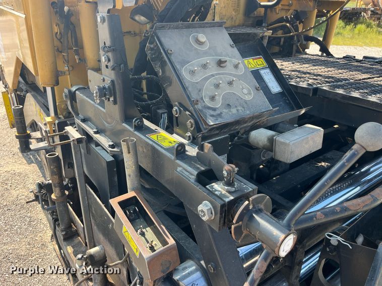 image for item MG9464 2011 Caterpillar AP655D  paver
