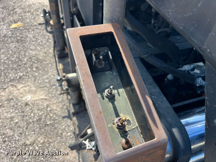 image for item MG9464 2011 Caterpillar AP655D  paver