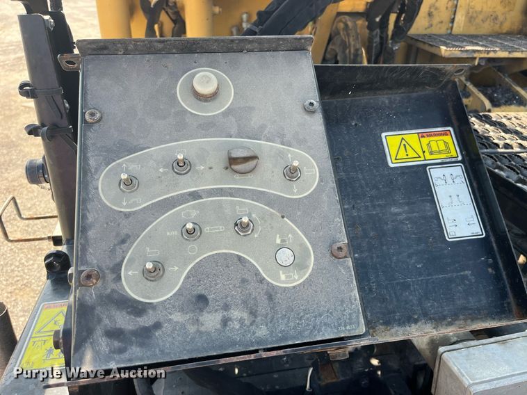 image for item MG9464 2011 Caterpillar AP655D  paver