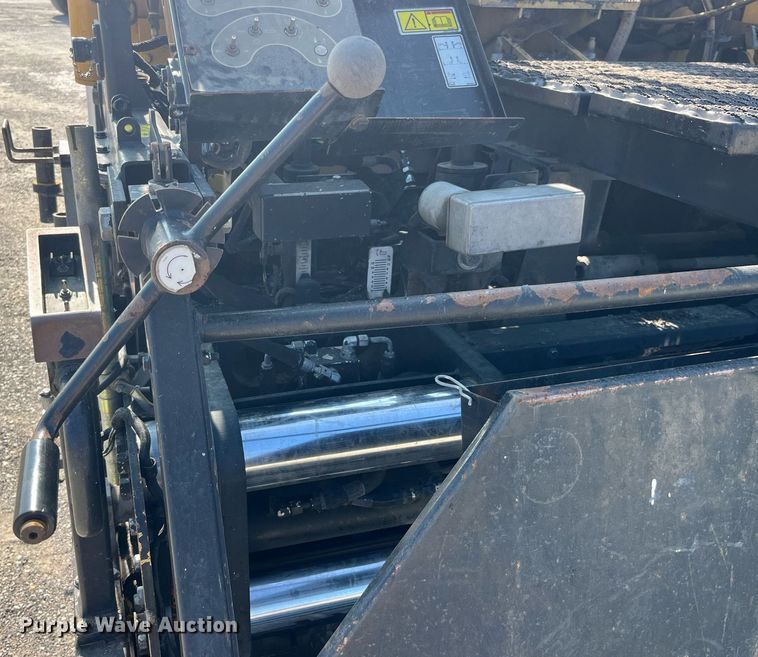 image for item MG9464 2011 Caterpillar AP655D  paver