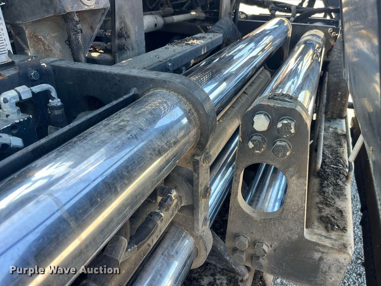 image for item MG9464 2011 Caterpillar AP655D  paver